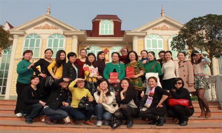 集团公司女员工欢度“三八”妇女节