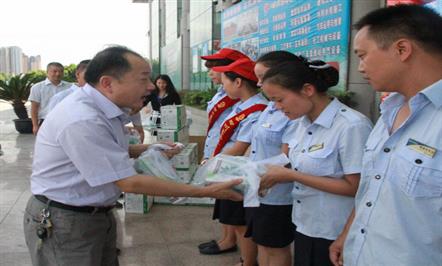 富临集团及所属各企业深入一线开展工会“送清凉”活动