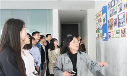 “三五”规划奋斗路  雏凤清于老凤声