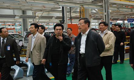 全国政协副主席、全国工商联主席黄孟复莅临川汽集团视察