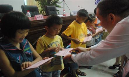 “富临集团爱心儿童基金”上半年资助金发放完毕