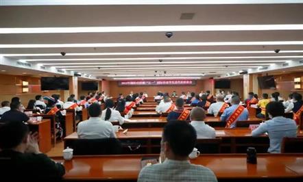 富临精工向明朗获“全国五一劳动奖章”