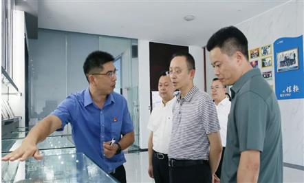 绵阳市委常委、组织部部长莫怀学莅临富临精工调研