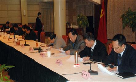 集团公司组织高管进行《董事长、总经理荐文》学习考试