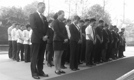 富临员工向雅安芦山地震遇难同胞默哀