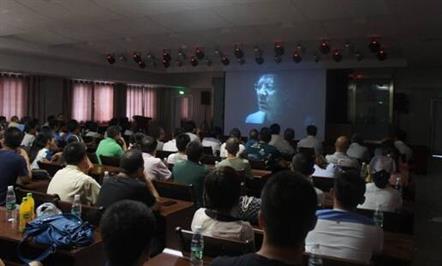 加强理想信念教育 富临集团党委组织党员及职工群众观看电影《兰辉》